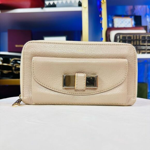 Chloe Light Cream Leather Large Wallet W/Box - Picture 2 of 14